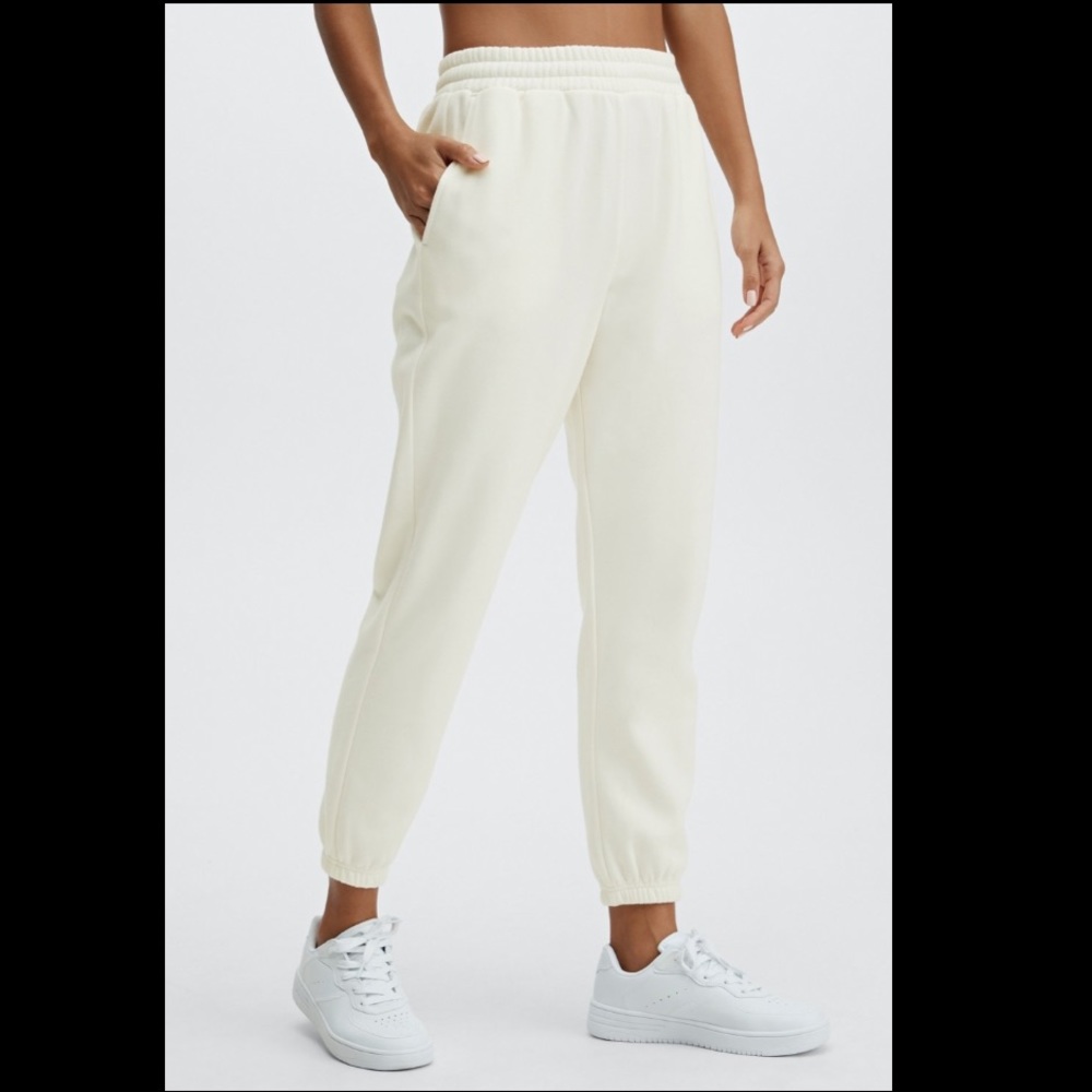 Fabletics Maddie Sweatpants in Bone